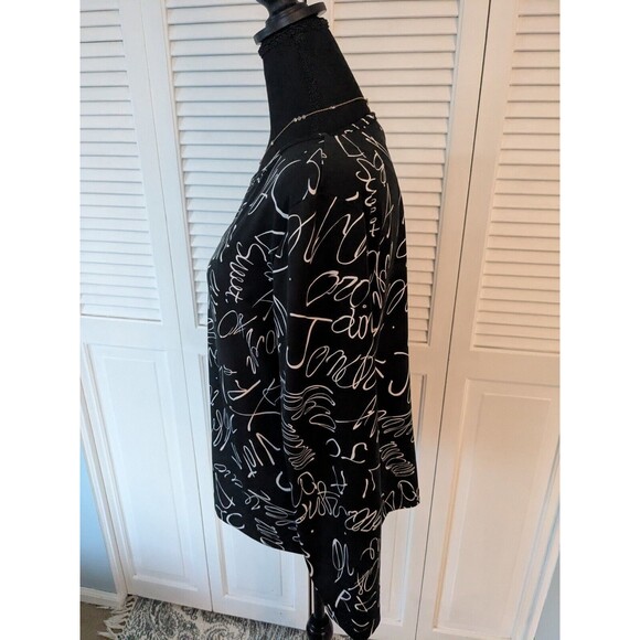 Josephine Chaus Studio Top Womens M Blouse Black White Script Graffiti Pullover - Picture 6 of 12